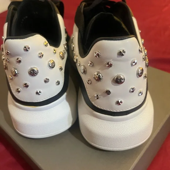 Alexander McQueen Studded Oversized Sneaker 'White Black' - Picture 5 of 7